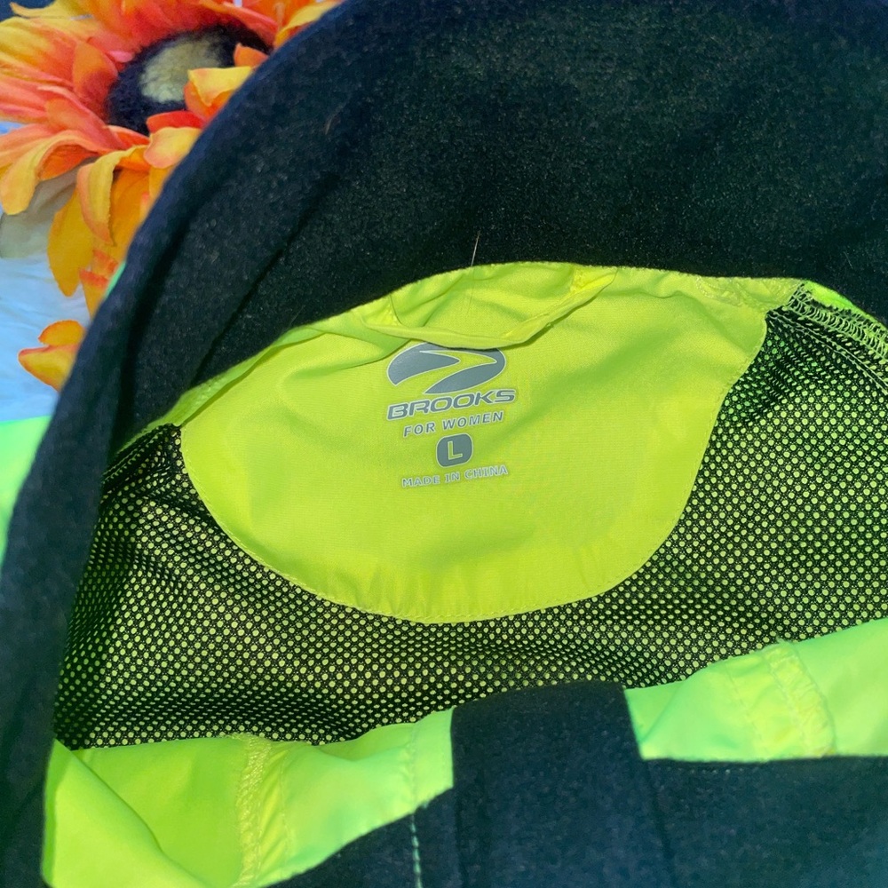 Brooks Reflective Running Lightweight Full Zip Ja… - image 6